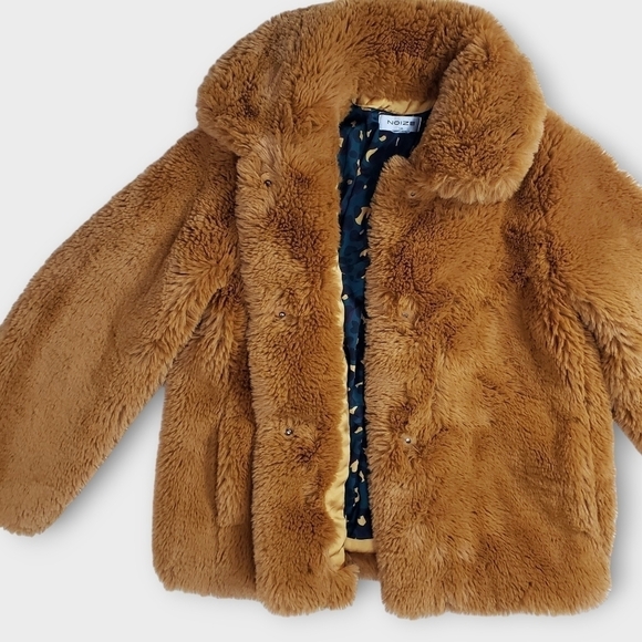 NOIZE Faux Fur Carly Coat - Picture 6 of 15
